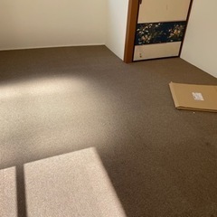 タイルカーペット新品差し上げます。
