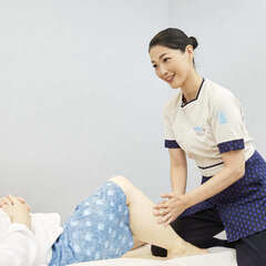 【20代～40代女性活躍中♪】★業界大手で安定勤務☆セラピストのお仕事です♪手に職をつけたい方にぴったり◎BW212の画像