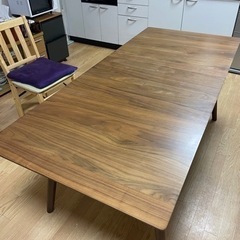 伸長式ダイニングテーブルの画像