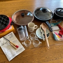 IKEAフライパン　たこ焼き器　食器類など　まとめて