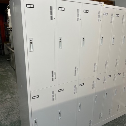 ☆問い合わせ多い☆8人用更衣ロッカー　LION 全て鍵付き