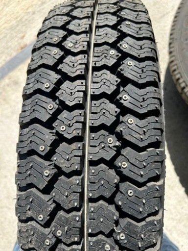値下げ‼️ヨコハマ　スパイクタイヤ　185-80-15LT 6H 5.5j