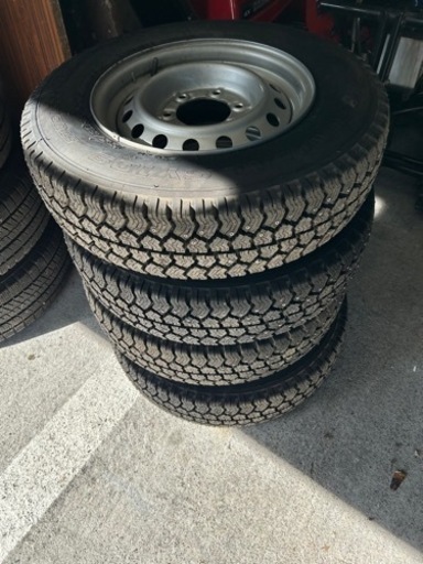 値下げ‼️ヨコハマ　スパイクタイヤ　185-80-15LT 6H 5.5j