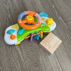 ハンドルおもちゃと積み木