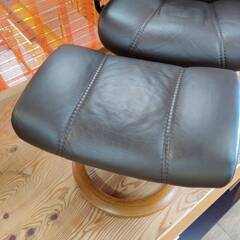 【愛品倶楽部柏店】EKORNES (エコーネス) コンサル ストレスレスチェア＆オットマンSET 【Mサイズ】座面「ブラウン」脚部「オーク」の画像