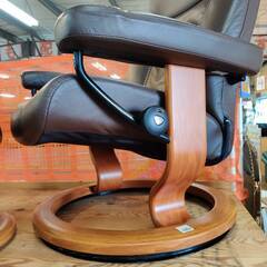 【愛品倶楽部柏店】EKORNES (エコーネス) コンサル ストレスレスチェア＆オットマンSET 【Mサイズ】座面「ブラウン」脚部「オーク」の画像