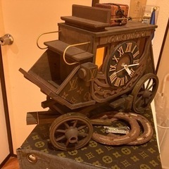 木製馬車時計の画像