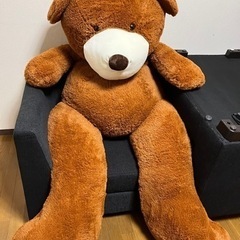 大きなクマのぬいぐるみ