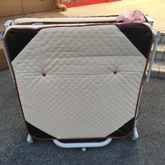 交渉中　折りたたみ電動ベッド上下動きます。保管のカバー付きの画像