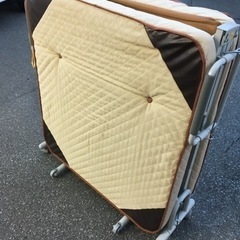 交渉中　折りたたみ電動ベッド上下動きます。保管のカバー付きの画像