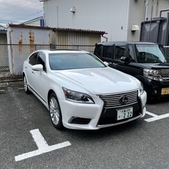 レクサス　LS600h バージョンL 黒革　サンルーフ　プリクラ...