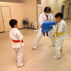 空手　幼児から大人までの画像
