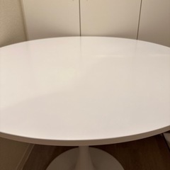 ダイニングテーブルの画像