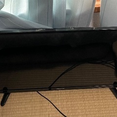 液晶テレビ　画面ヒビあり