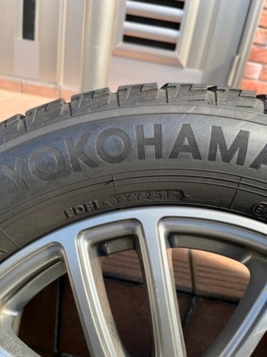 【再値引しました】スタッドレスタイヤ  215/60r16  エスティマ装着