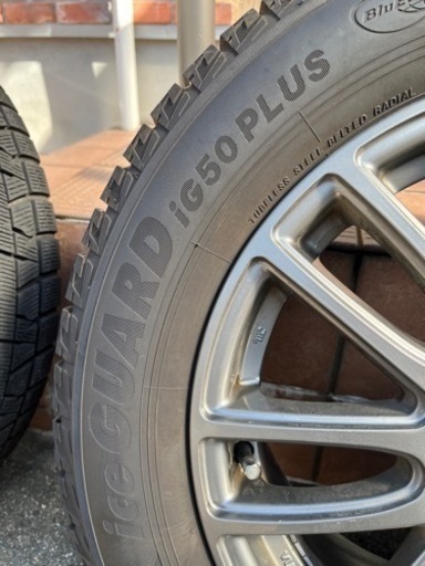 【再値引しました】スタッドレスタイヤ  215/60r16  エスティマ装着