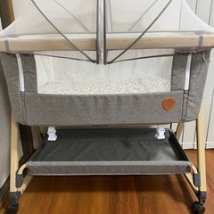 ベビーベッド グレーの画像