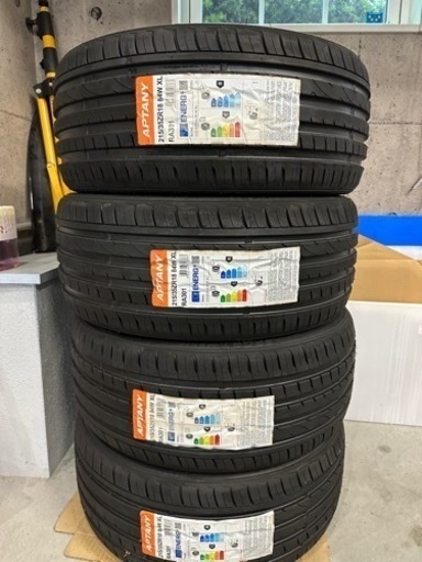 215/35R18 新品４本セット