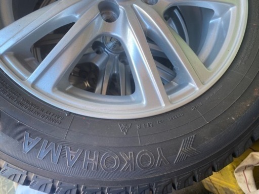 YOKOHAMAスタッドレスタイヤ195/65R15 91R四本セットアルミホイール付き埼玉県