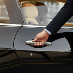 高級車運転丨お客様は海外有名アーティストや芸能人丨完全予約制VIP送迎ドライバー丨1日たった4時間程度の画像