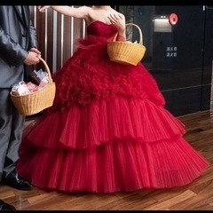 カラードレス　プリンセスライン　Aライン　赤の画像