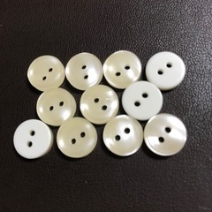 二つ穴ボタン12個【ボタンまとめて購入でお値引き】の画像