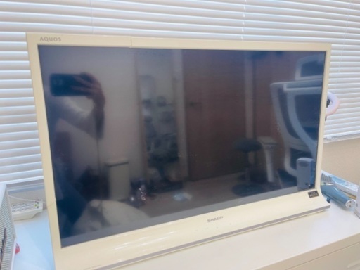 SHARP 32型　ホワイト