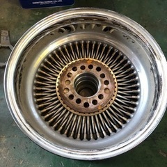 ワイヤーホイールの画像