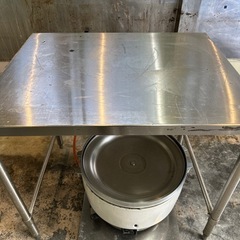 作業台、炊飯器、台車、湯沸器の画像