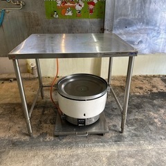 作業台、炊飯器、台車、湯沸器