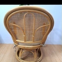 ラタン　回転式座椅子　ローチェア　クッション付きの画像
