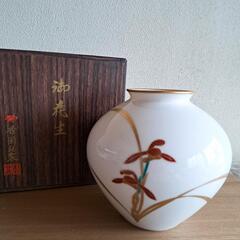 香蘭社 有田焼 花瓶 花入 花生 フラワーベース 花柄 菖蒲 金彩 白磁 華道具 花道具 生け花 磁器 置物 飾り オブジェ インテリア ホワイトの画像
