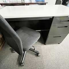 【中古】事務机1,000円／台でお売りします！【チェア付き！】
