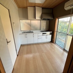 譲渡型貸家  シーサイド伊勢大湊 一戸建て  マリンスポーツベース・ショップにも‼️海沿い 広い敷地 88坪  3DK 別棟有 システムバス、システムキッチン　駐車場5台以上　★受付開始　★敷金礼金保証金仲介料ゼロ‼️   　ウインドサーフィン、ヨット、サップ、カヌー、パラグライダー、ジェットスキー、サーフィン等ベースに❗️ - 賃貸（マンション/一戸建て）