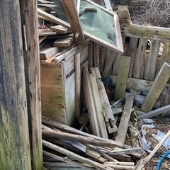 木材お譲りします。お譲りする場所は千葉県いすみ市の大原海水浴場そば。　まき等に。 近隣に複数あるキャンプ場のキャンプファイヤーに。 野焼きに。 長期放置をして肥料などにいかがでしょうかの画像