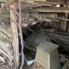 木材お譲りします。お譲りする場所は千葉県いすみ市の大原海水浴場そば。　まき等に。 近隣に複数あるキャンプ場のキャンプファイヤーに。 野焼きに。 長期放置をして肥料などにいかがでしょうかの画像