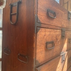 古いタンスの画像