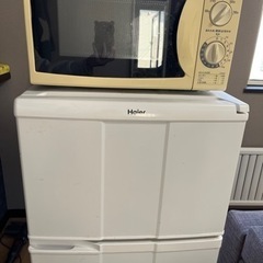 【無料】取りに来ていただける方、お譲りします【冷蔵庫、電子レンジセット】の画像