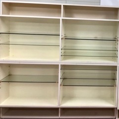 収納棚　棚の高さは調整可能