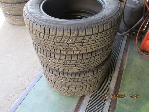 スタッドレスタイヤ　185/65Ｒ15