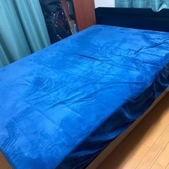 ダブルベッドの画像