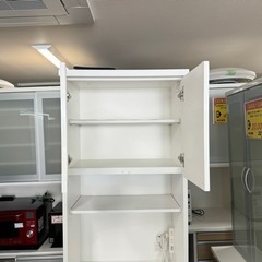【超美品‼️】定価39,900円♪ 現行モデル ニトリ 60cm幅レンジボード(レジューム60) 食器棚 キッチン収納家具 鏡面仕上げホワイト♪