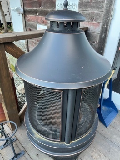 キャンプ用グリル・焚火台 ファイヤー ピット 調理用焼き網付き 屋外使用専用暖炉