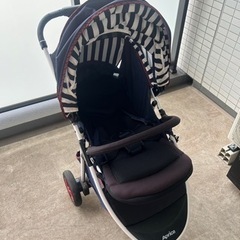 familiarコラボアップリカベビーカーの画像