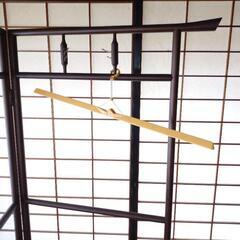 木製　屏風式の衣桁　着物掛けの画像