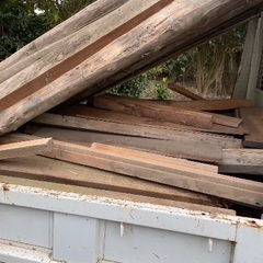 木材お譲りします。お譲りする場所は千葉県いすみ市の大原海水浴場そば。　まき等に。 近隣に複数あるキャンプ場のキャンプファイヤーに。 野焼きに。 長期放置をして肥料などにいかがでしょうかの画像