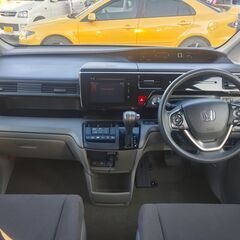 ミニバンをお探しの方必見！　走行3.9万KM！　ホンダ　ステップワゴン　車検R6年9月迄　ターボ　8人乗り　バックカメラ　ナビ　TV　ETC　クルコン　スマートキー 両側電動スライドドア　3列シートの画像