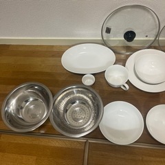 ⭐️白で揃えたニトリの食器等いりませんか❓の画像