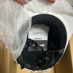 新品ヘルメットシルバーの画像