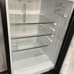 014  Hisense 人気のガラストップ　ブラウン　154リットル　2ドア冷凍冷蔵庫　2019年製の画像